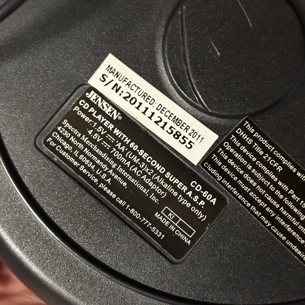 Jensen CD Player and iFrogz Ear Pollution TOXIX On-Ear Wired Stereo Headphones - Picture 5 of 9